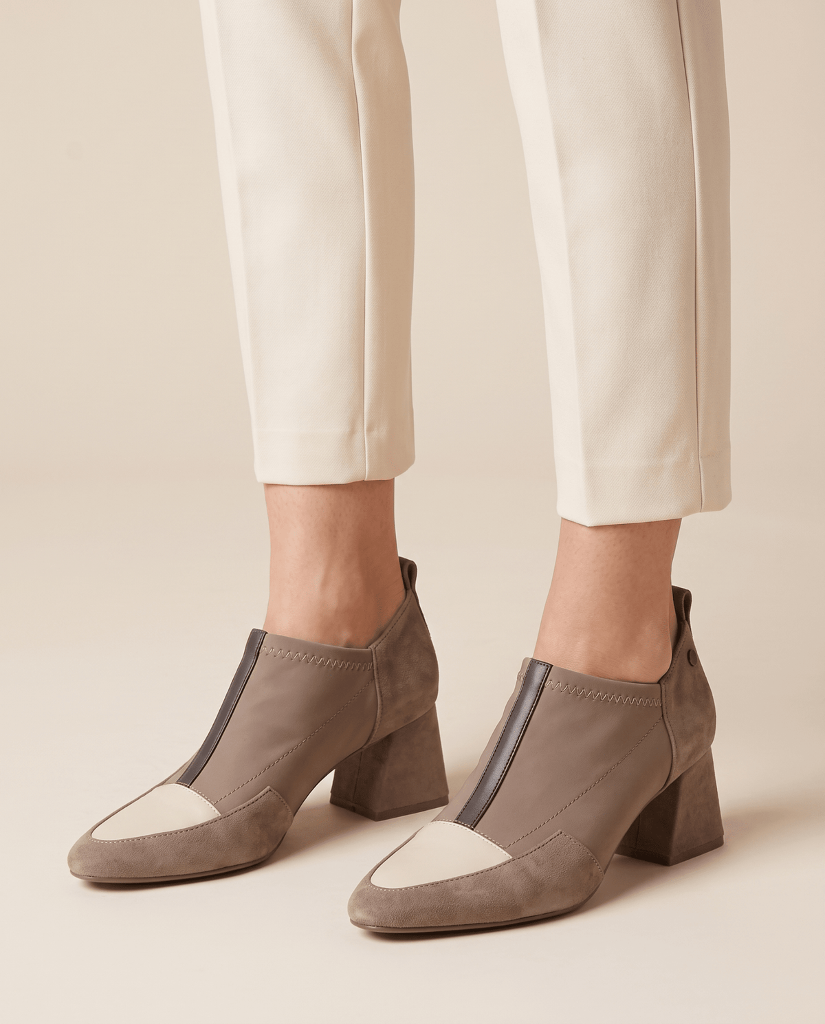 Ariadna · Zapato Abotinado de Punta Fina - zapatos de mujer Calenzo